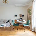 Near Eiffel Tower 1Br 4P Charming Apartment