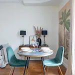 Near Eiffel Tower 1Br 4P Charming Apartment