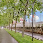 Near Eiffel Tower 1Br 4P Charming Apartment