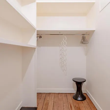 Near Eiffel Tower 1br 4p Charming * Paris