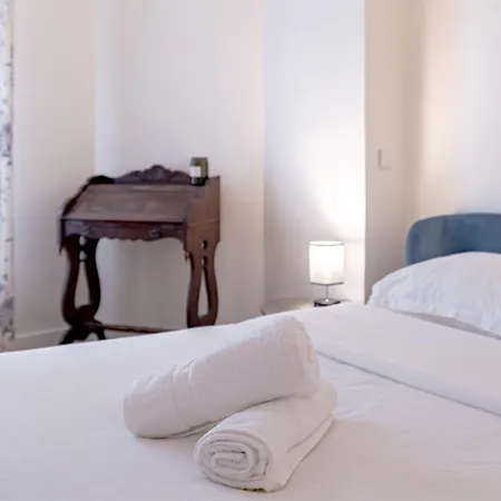 Near Eiffel Tower 1br 4p Charming Apartment